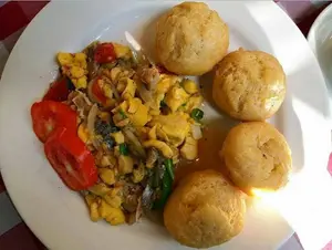 Jamaican dishes have a reputation for being very time-consuming to prepare, but not all. Here are easy Jamaican recipes, you can try at home.