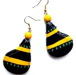 Made from natural resources and environmentally-friendly, Jamaican jewelry, usually in the form of beads, shells, etc testifies the creativity of our people.