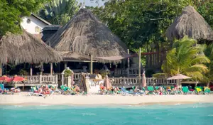 Kuyaba Negril offers a Jamaican vacation in the truest sense. A cottage by the sea and an authentic Jamaican restaurant at your fingertips, that’s all you need.