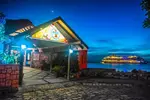 Discover the top 10 beachfront restaurants in Jamaica, perfect for a romantic sunset dinner or a fun meal with friends.