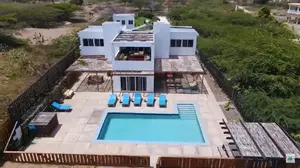 The natural beauty and rustic charm of the south coast makes it a choice destination. The homey villas in Treasure Beach reflect the theme of the rural paradise