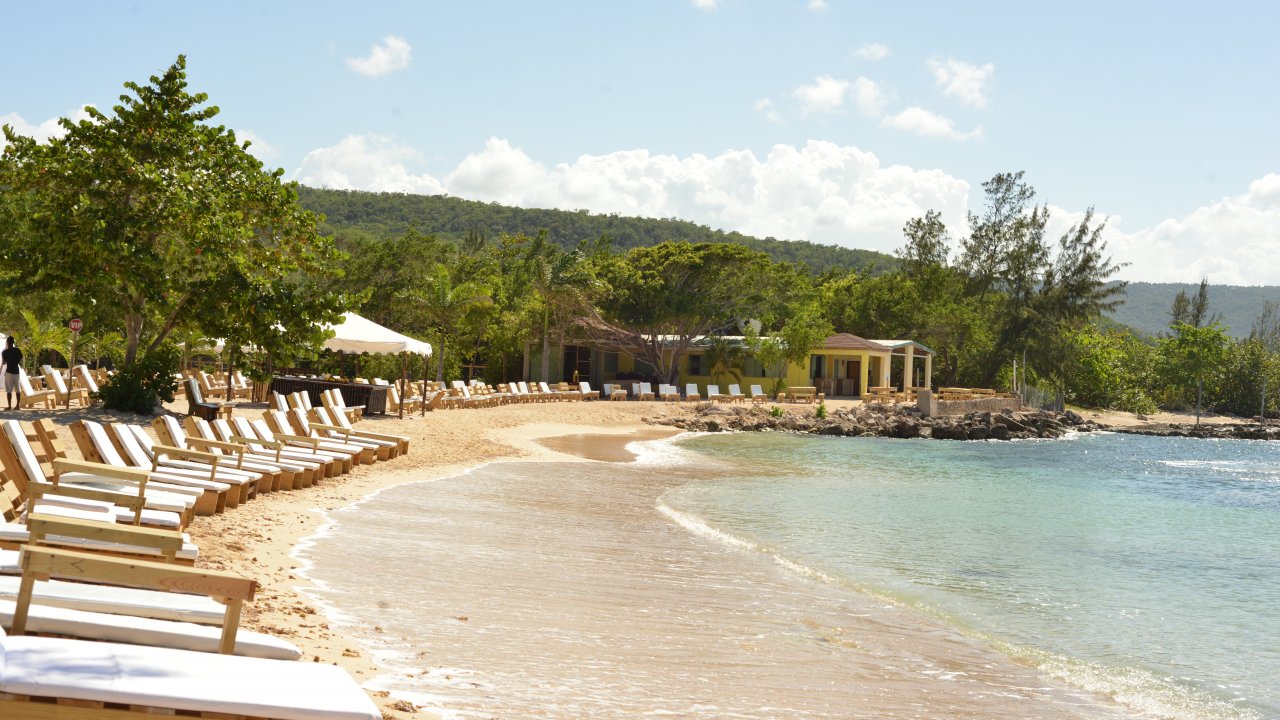 bamboo_beach_club_beachside.jpg