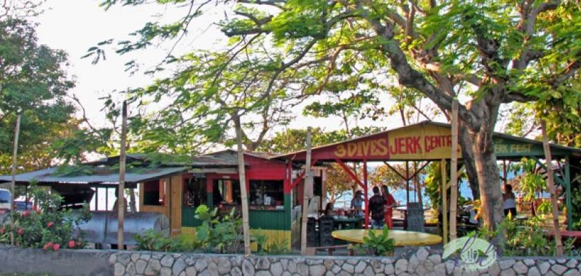 Best Seafood In Negril | The 3 Dives Jerk Restaurant & Bar (Photo Credit: moonjamaica.com)