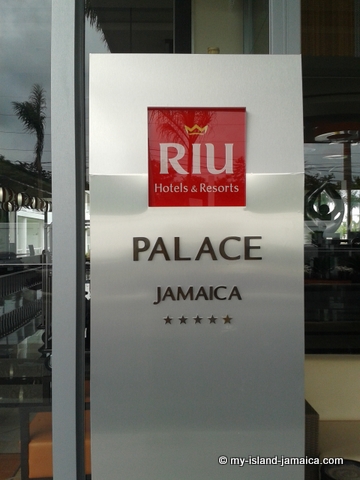 Rui Palace Sign Board