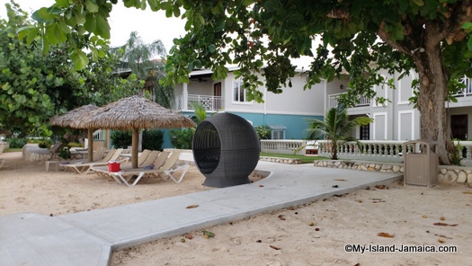 Sandals_MontegoBay_love_nest_like_cabana