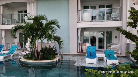 Sandals_MontegoBay_swim_up_