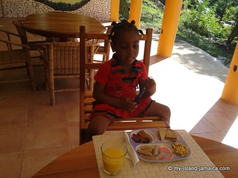 aliana_gayle_eating_breakfast_at_blue_hole_jamaica