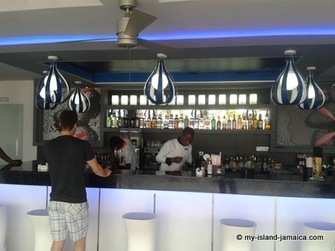 aqua chill out bar at palace_jamaica