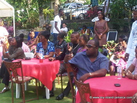 audience_at_wag_water_valley_committee_mothers_day_brunch