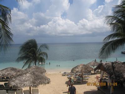 <b>Jamaican Photo Contest Entry #9:</b> <br><center><h2>Beeline to the Beach</h2></center>
