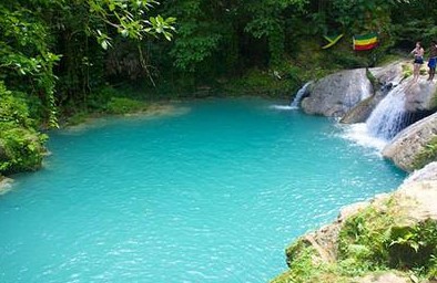 blue_hole_attraction_in_st_mary