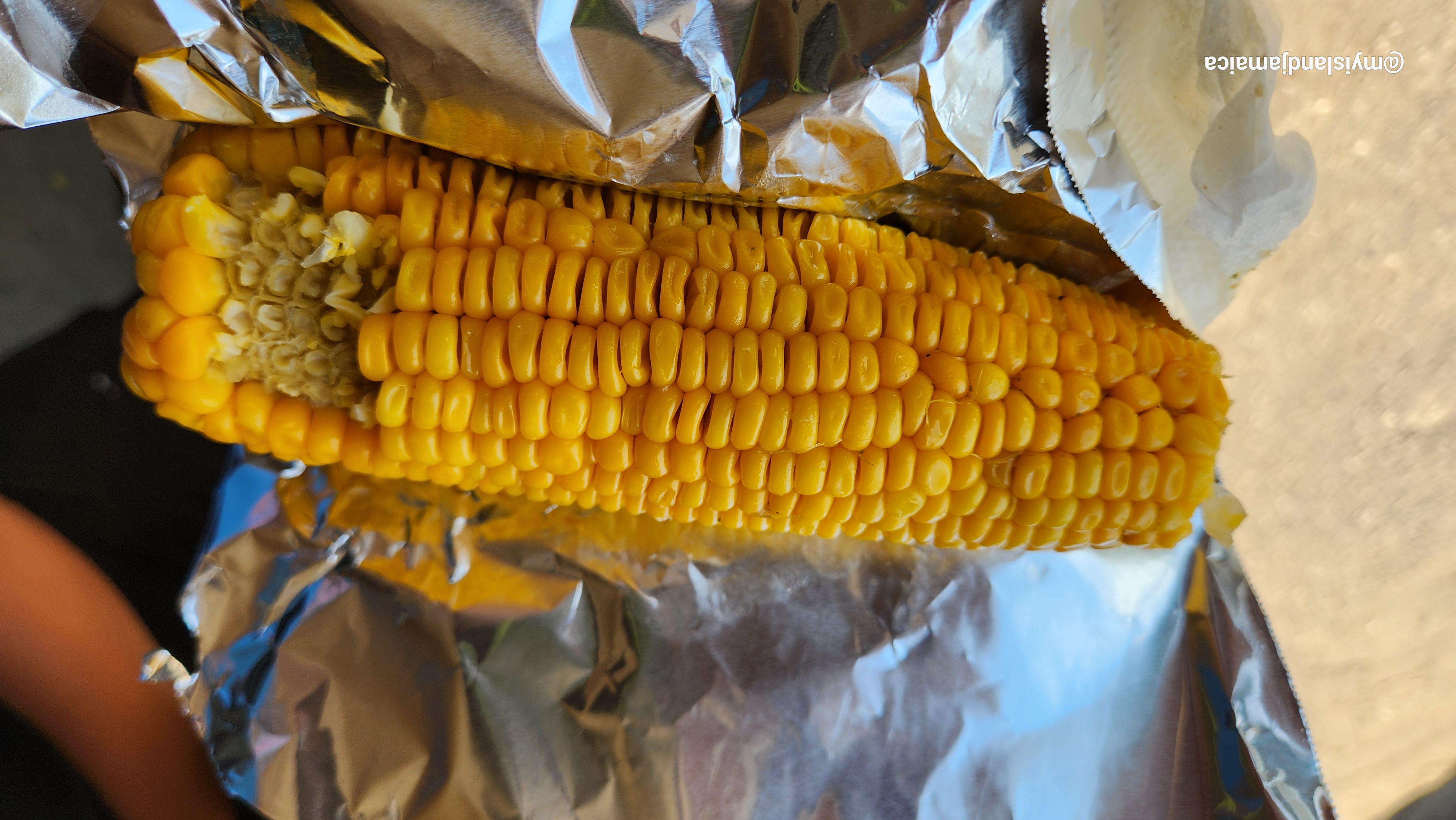 boiled_corn_in_jamaica_street_food