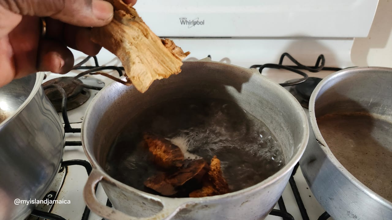 boiling_how_to_make_chaney_root_tea