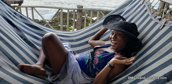 calico_jacks_pirate_shack_negril_amber_in_hat