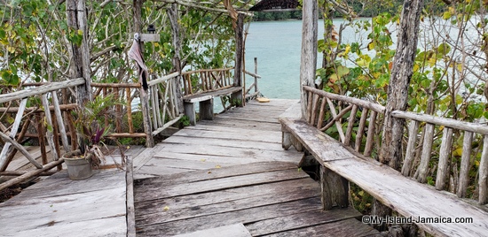 calico_jacks_pirate_shack_negril_the_shack_deck