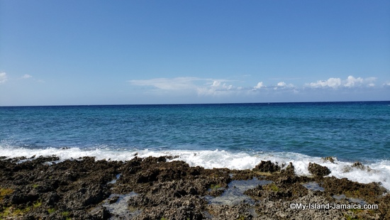 calico_jacks_pirate_shack_negril_the_waves_on_the_rocks