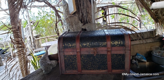 calico_jacks_pirate_shack_negril_treasure_chest