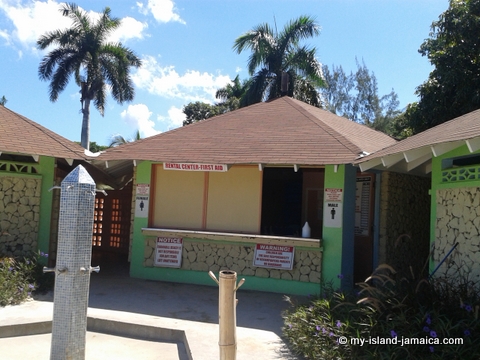 changing_rooms_at_cornwall_beach