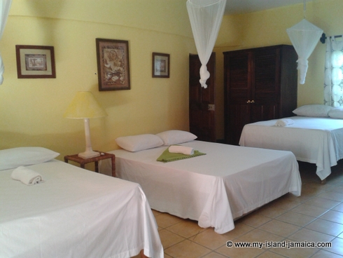 cheap_holidays_in_jamaica_idlers_rest_hotel_bedroom