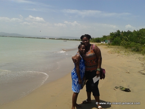 idlers_rest_hotel_beach_side_nadia_williston_and_daughter
