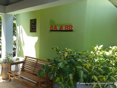 cheap_holidays_in_jamaica_idlers_rest_hotel_lazychair