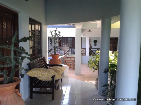 cheap_holidays_in_jamaica_idlers_rest_hotel_room_walkway