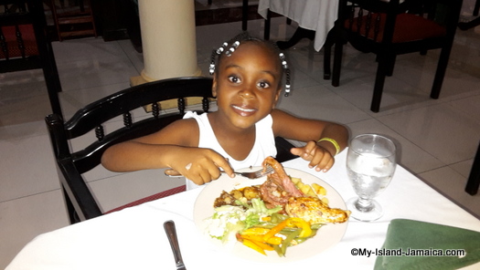 cheap_hotels_in_montego_bay_aliana_having_lunch