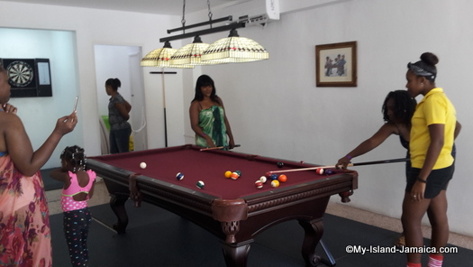 cheap_hotels_in_montego_bay_pool_game