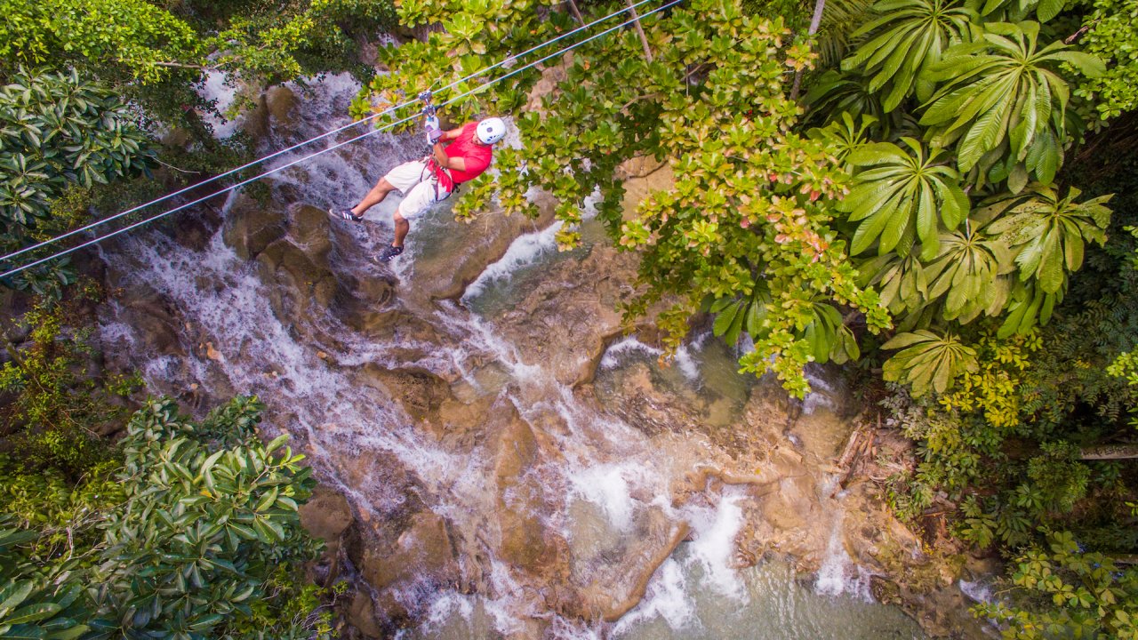 Jamaica is beautiful, I’m sure you’ve heard. But how much will you experience at the hotel? What are the best outdoor activities in Jamaica? Let’s find out!