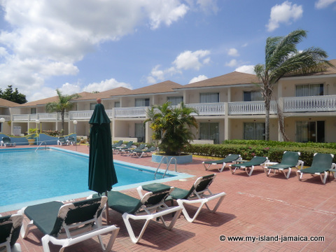 club_ambiance-pool_side