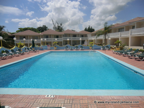 club_ambiance_crystal_pool