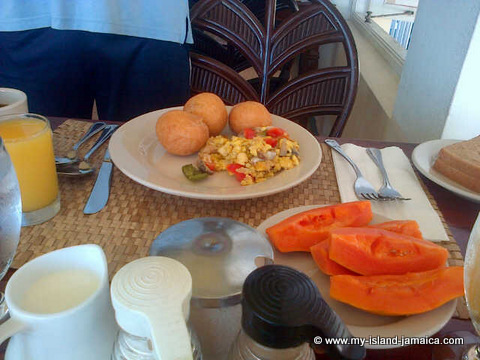 club_ambiance_jamaica_breakfast