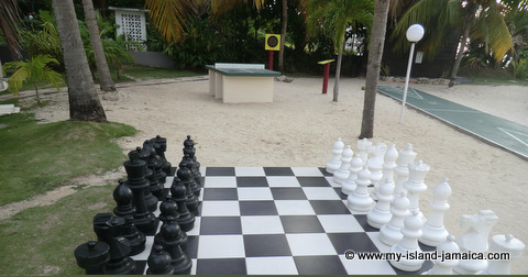 club_ambiance_jamaica_chess_games