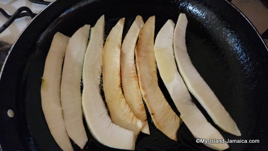 cooking_fried_breadfruit_chip_jamaican_style