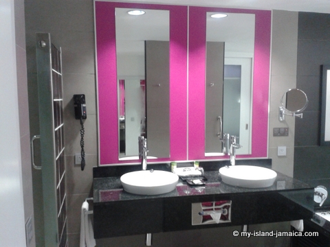 Double Wash Sinks At Riu Palace Jamaica