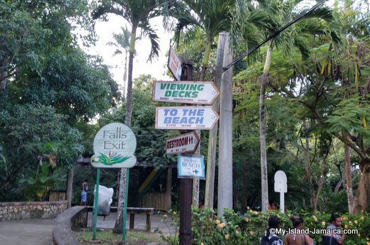 dunns_river_falls_directional_signs
