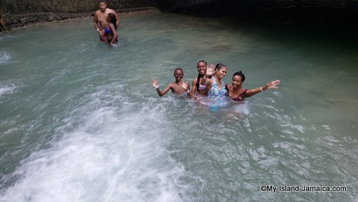 dunns_river_falls_pictures_kerry_friends