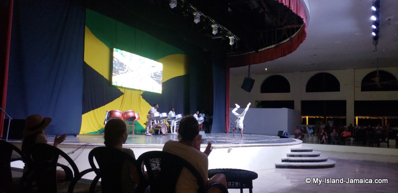 entertainment_at_grand_palladium