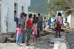 Hurricane Dean Picture family_in_the_ruins.jpg