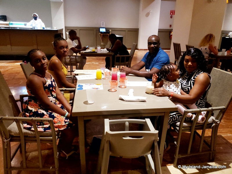 gayles_at_dinner_grand_palladium