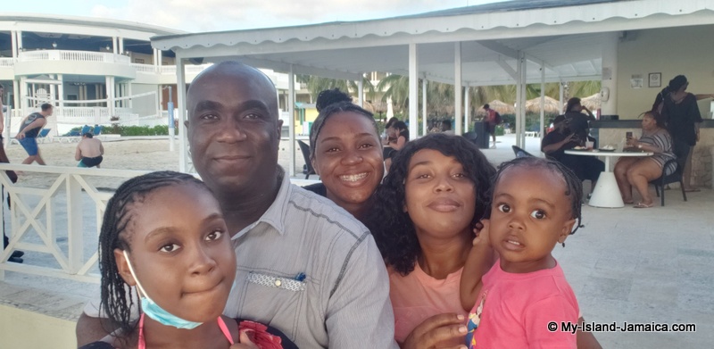 grand_palladium_hotel_2021_jamaican_family_gayle