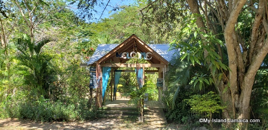 half_moon_bay_beach_with_calico_jacks_pirate_shack_negril