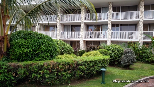holiday_inn_montego_bay_hotel_rooms