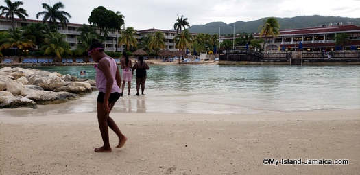 holiday_inn_montego_bay_jamaica_daughter_on_beach.jpg