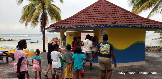 holiday_inn_montego_bay_kids_lunch_time