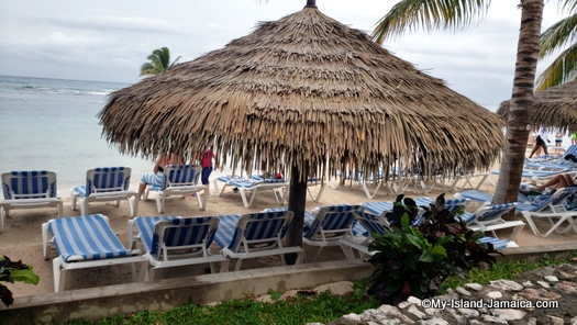 holiday_inn_montego_bay_thatched_hut