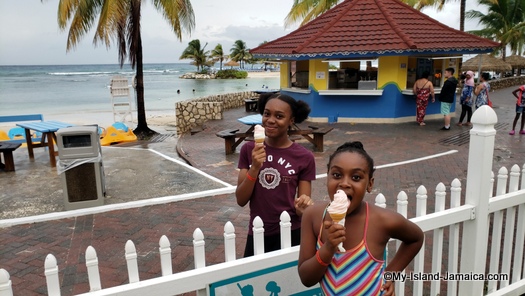 holiday_inn_resort_montego_bayKids_eating_ice_cream