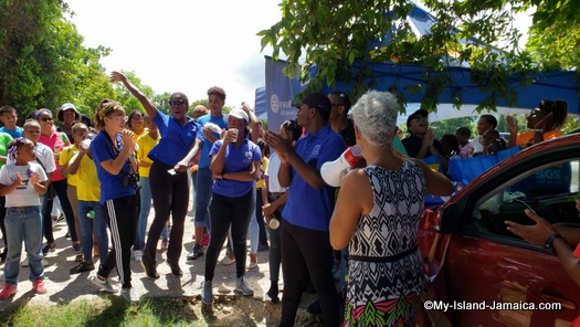 international_coastal_cleanup_day_jamaica_natasha_parchment_awarding