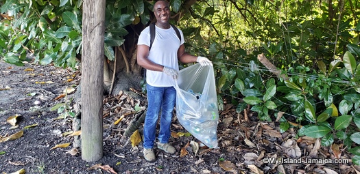 international_coastal_cleanup_day_jamaica_wellesley_with_bag