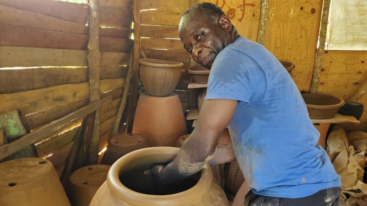 Isaiah Unique Clay Pots - Mr. Isaiah Steven's Making His Pots